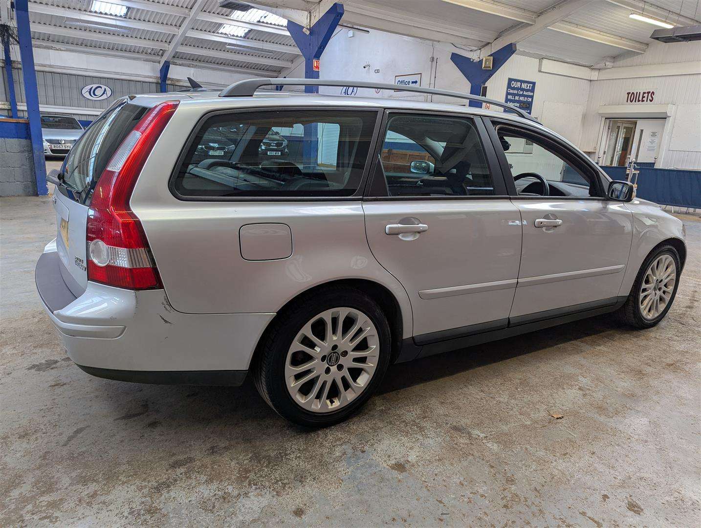 <p>2004 VOLVO V50</p>