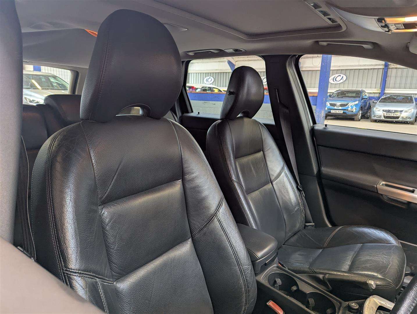 <p>2004 VOLVO V50</p>