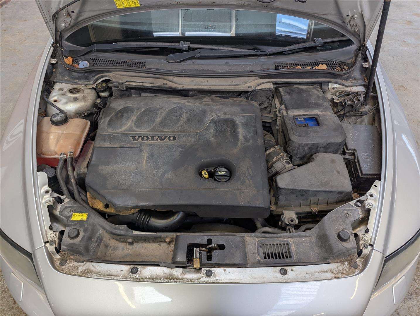 <p>2004 VOLVO V50</p>