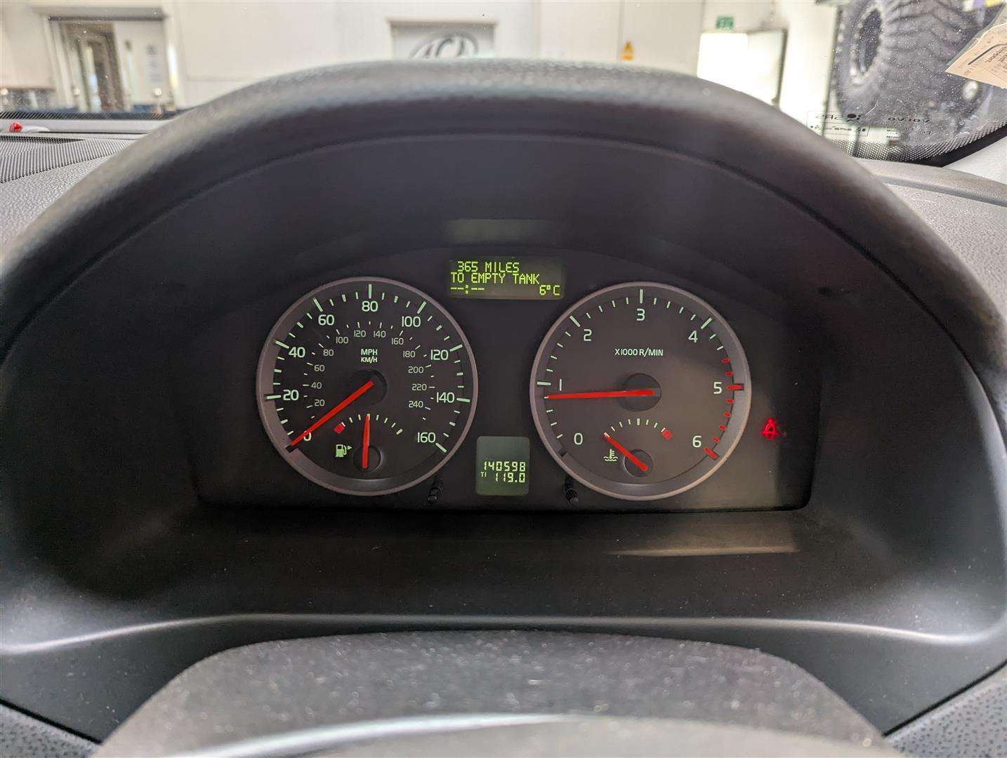 <p>2004 VOLVO V50</p>