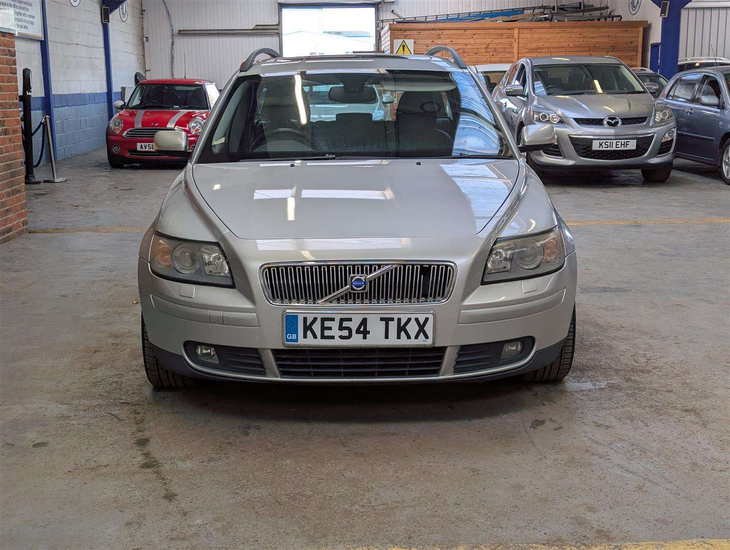 <p>2004 VOLVO V50</p>