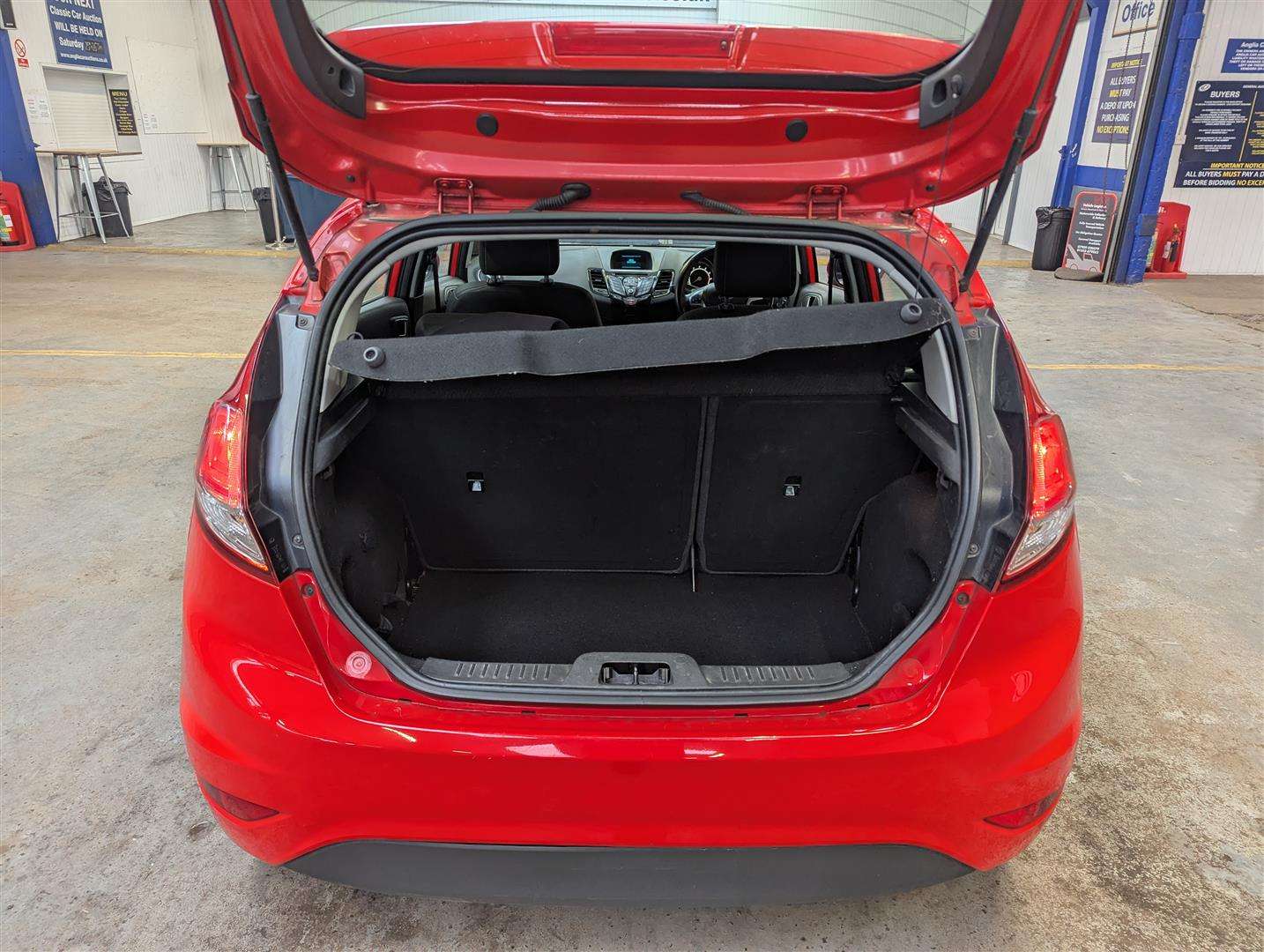 <p>2015 FORD FIESTA ZETEC</p>