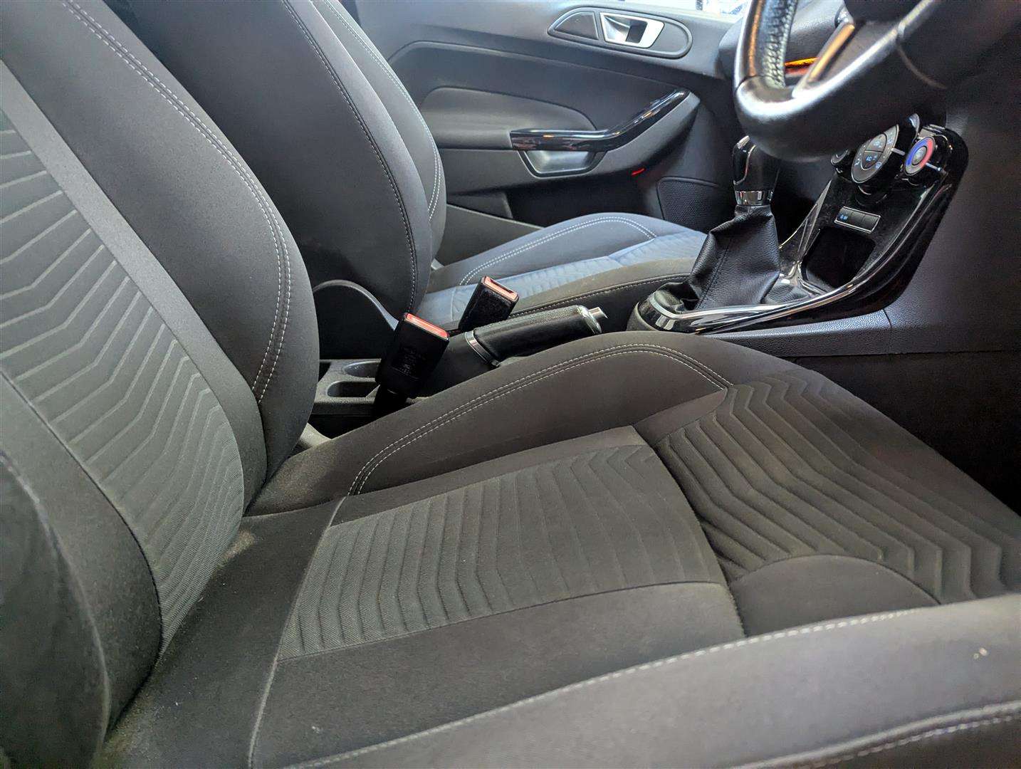<p>2015 FORD FIESTA ZETEC</p>