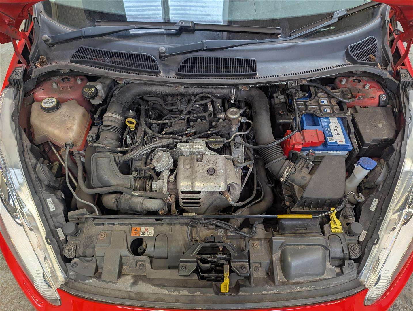 <p>2015 FORD FIESTA ZETEC</p>