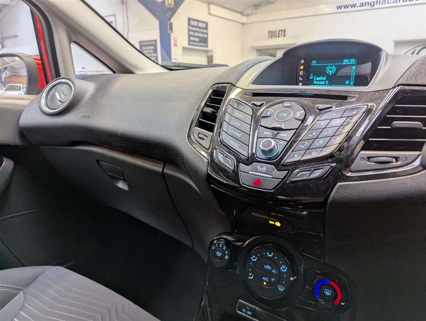 <p>2015 FORD FIESTA ZETEC</p>