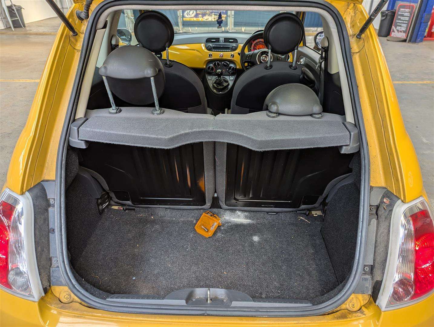 <p>2012 FIAT 500 LOUNGE RHD</p>