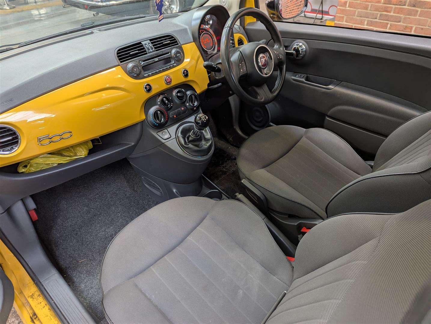 <p>2012 FIAT 500 LOUNGE RHD</p>