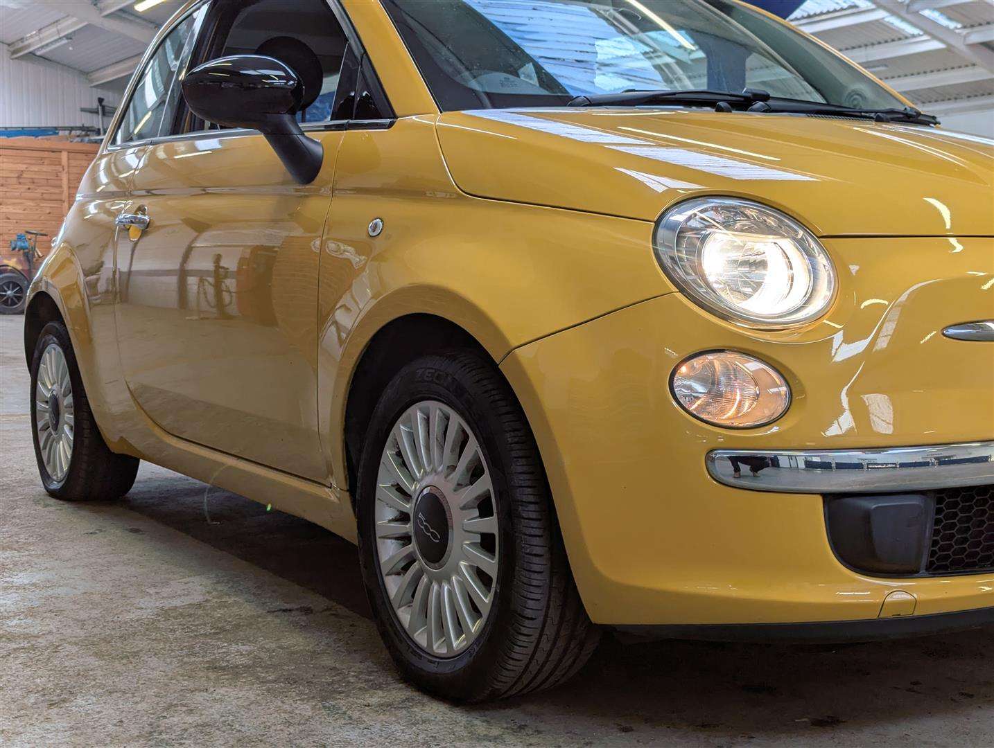 <p>2012 FIAT 500 LOUNGE RHD</p>