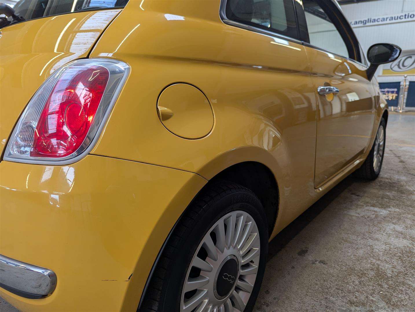 <p>2012 FIAT 500 LOUNGE RHD</p>