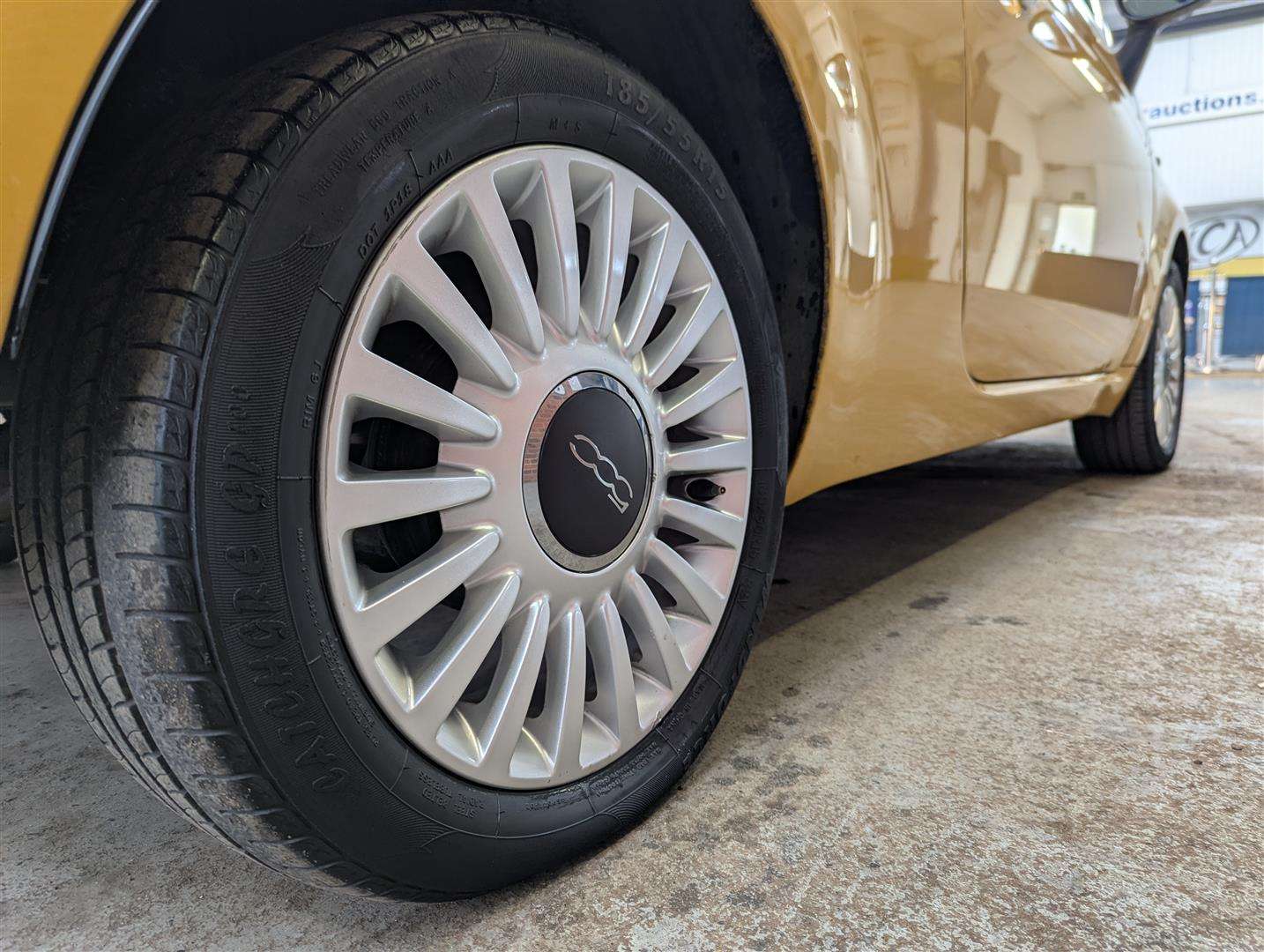 <p>2012 FIAT 500 LOUNGE RHD</p>