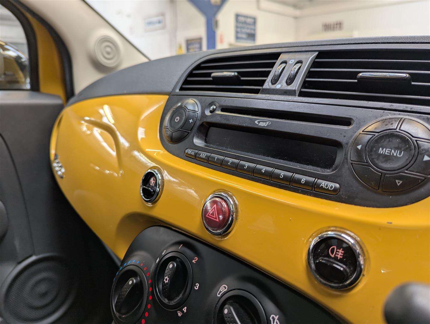 <p>2012 FIAT 500 LOUNGE RHD</p>