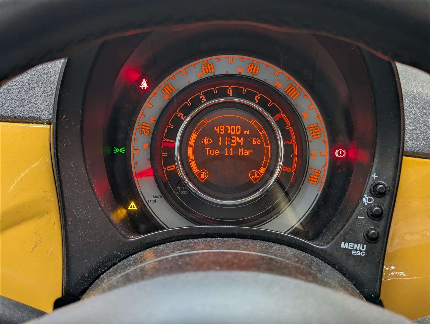 <p>2012 FIAT 500 LOUNGE RHD</p>
