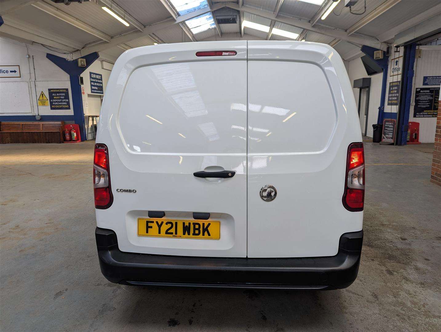 <p>2021 VAUXHALL COMBO 2300 EDITION TD S/S CREW BUS</p>