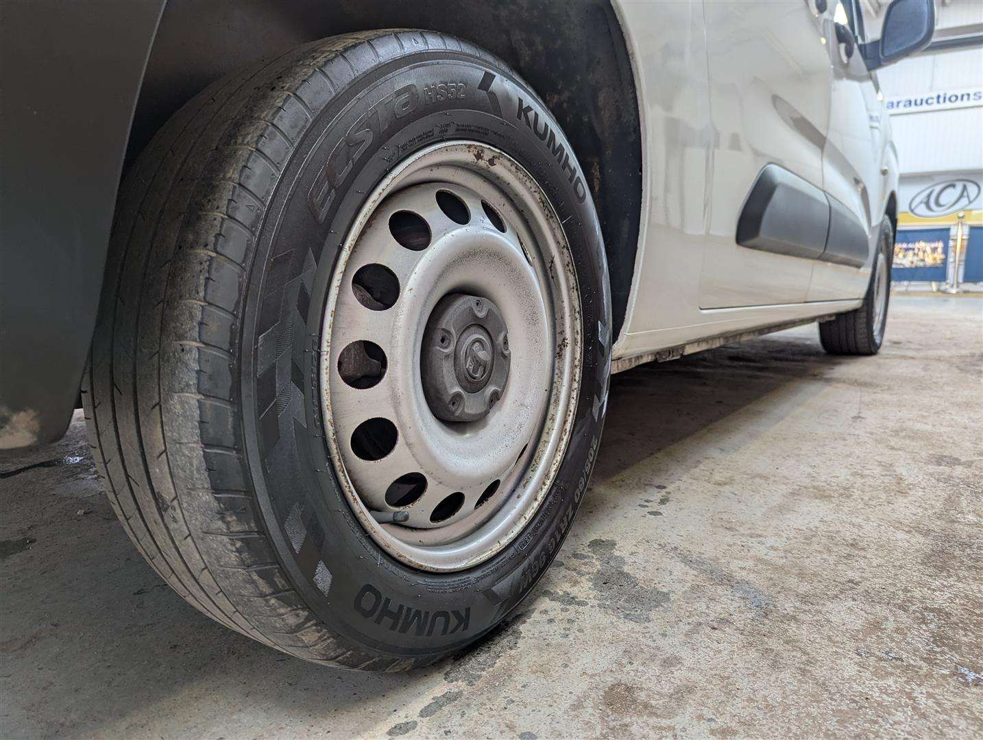 <p>2021 VAUXHALL COMBO 2300 EDITION TD S/S CREW BUS</p>