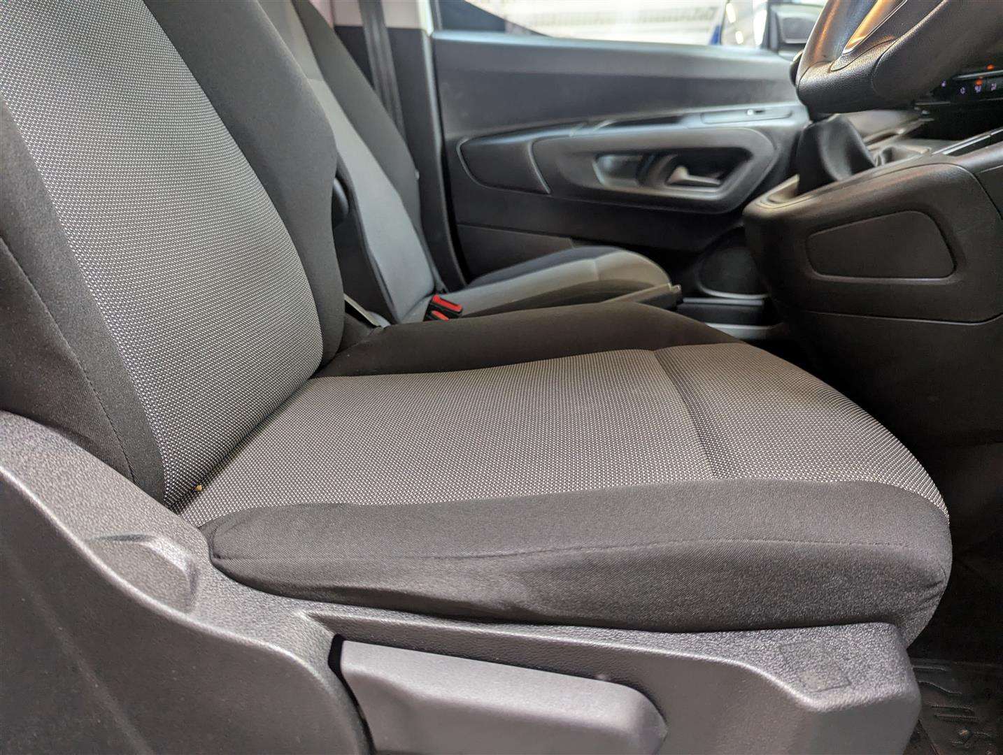 <p>2021 VAUXHALL COMBO 2300 EDITION TD S/S CREW BUS</p>