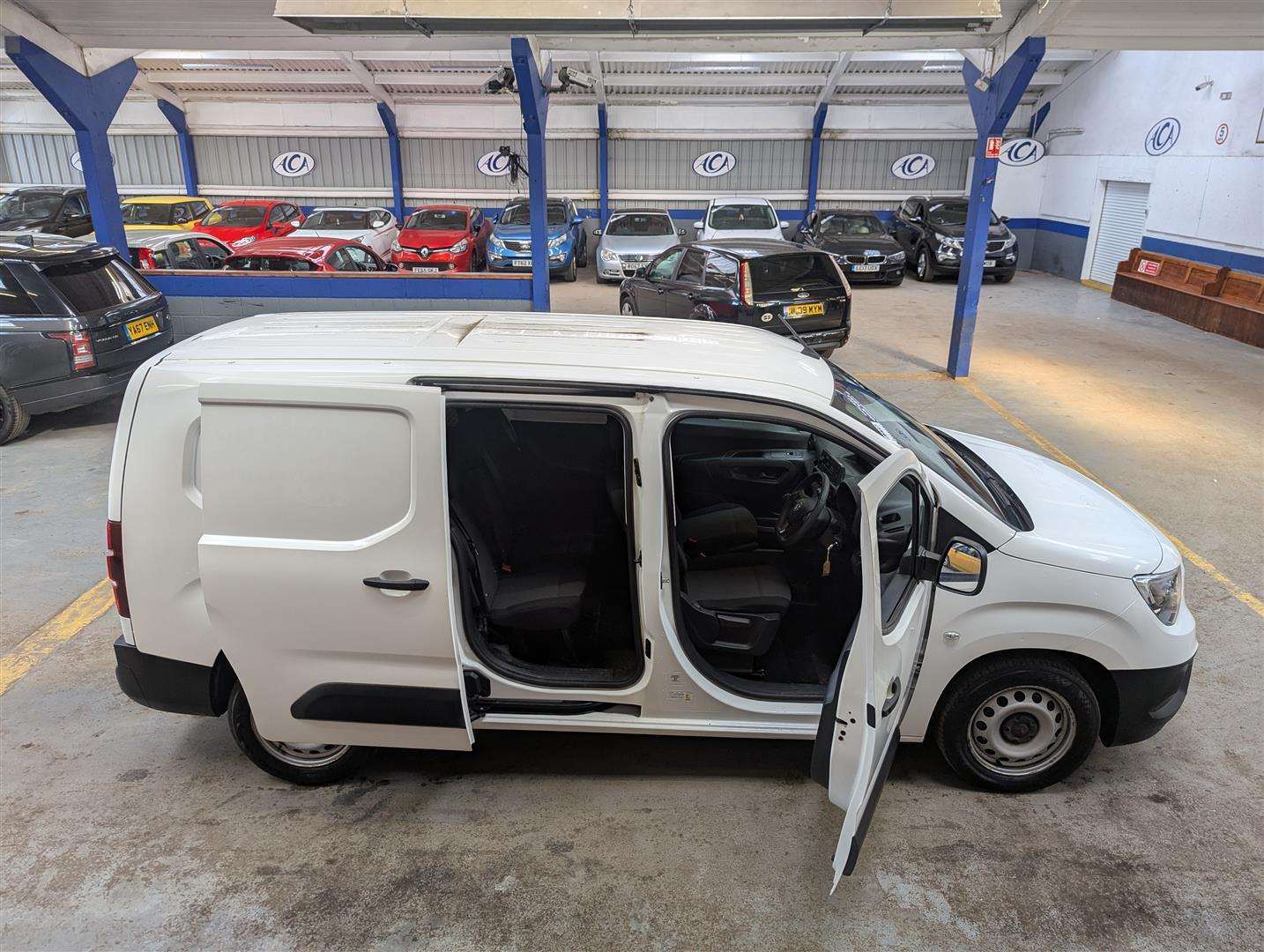 <p>2021 VAUXHALL COMBO 2300 EDITION TD S/S CREW BUS</p>