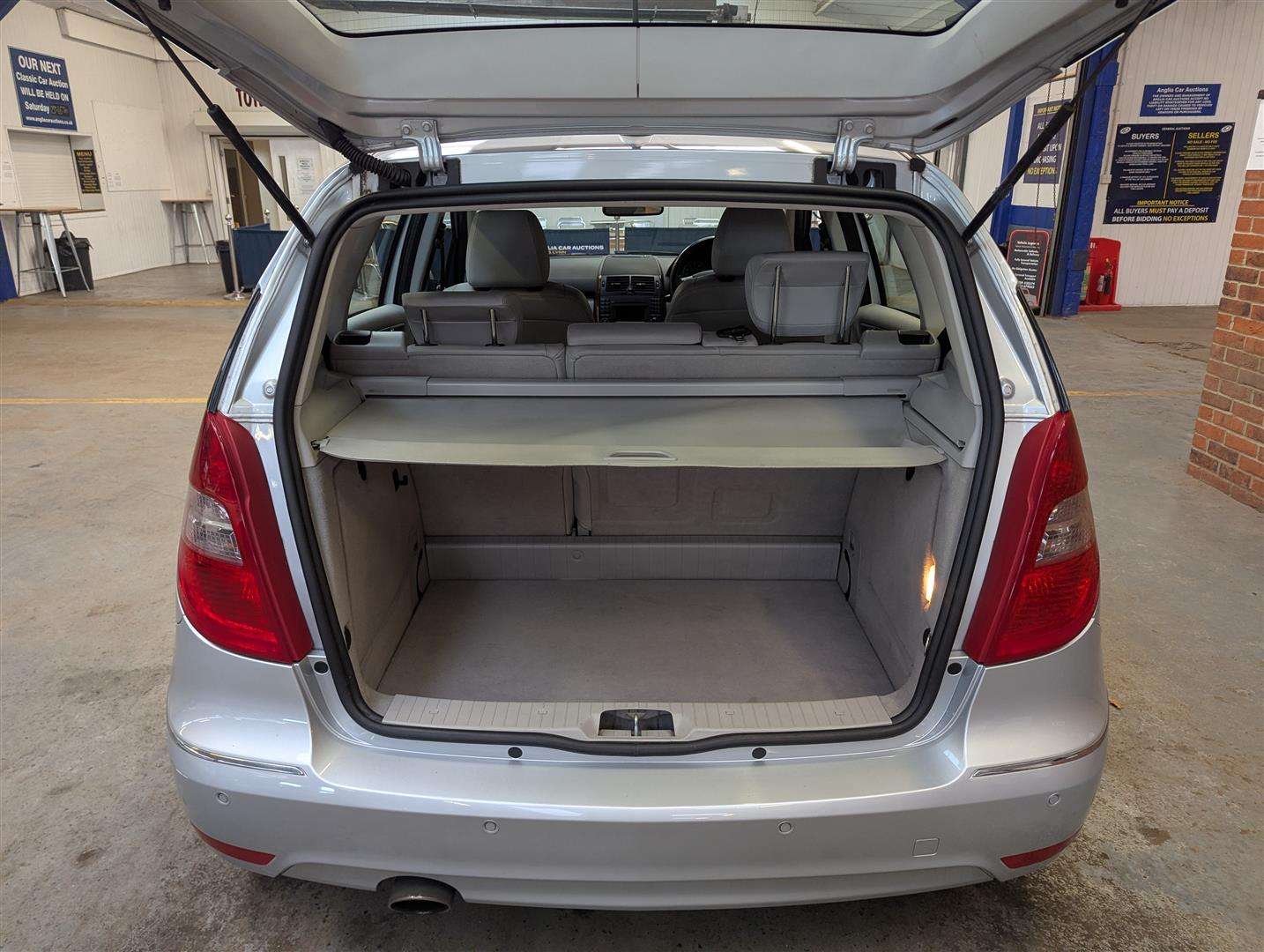 <p>2008 MERCEDES A170 ELEGANCE SE CVT</p>