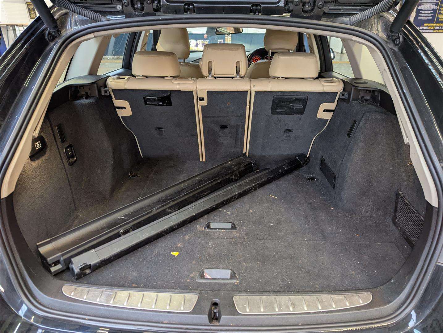 <p>2016 BMW 320D LUXURY AUTO</p>