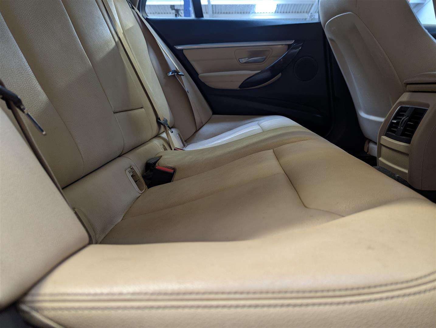 <p>2016 BMW 320D LUXURY AUTO</p>