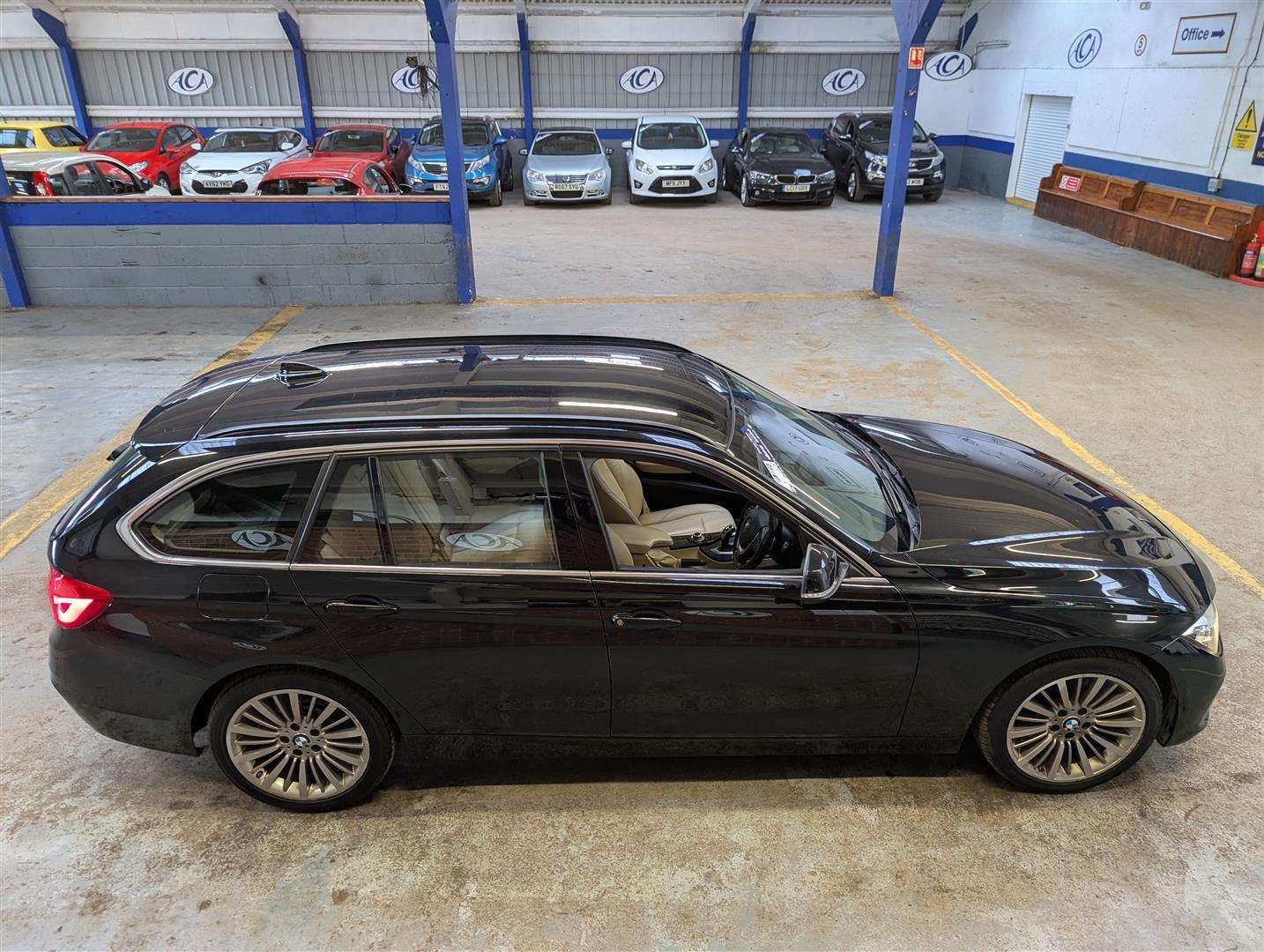 <p>2016 BMW 320D LUXURY AUTO</p>