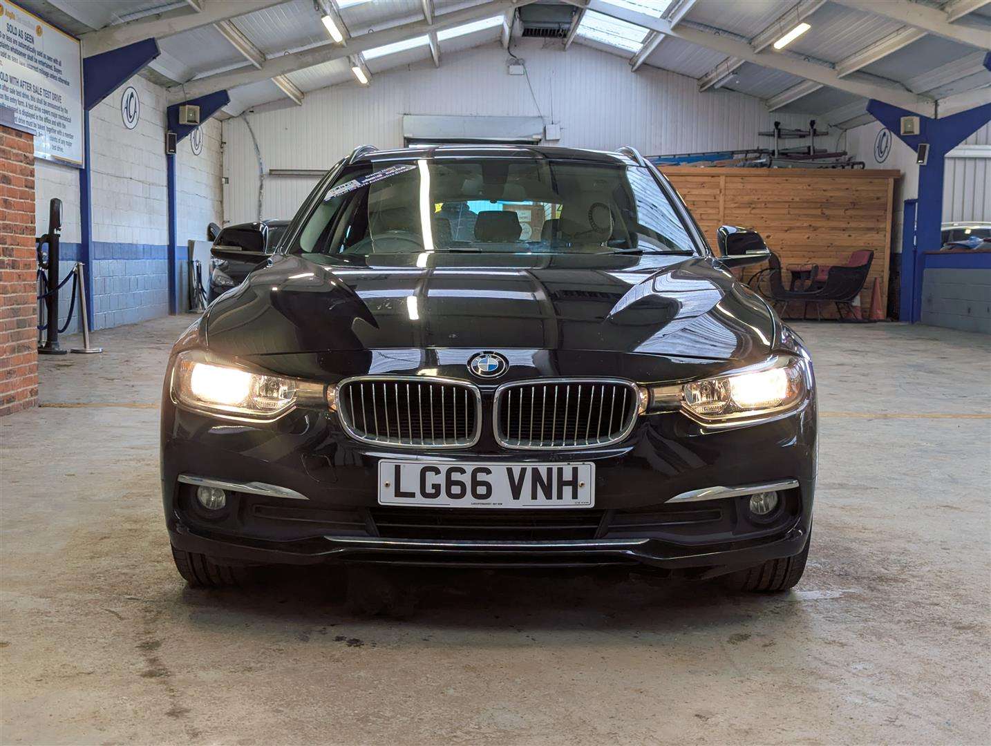 <p>2016 BMW 320D LUXURY AUTO</p>