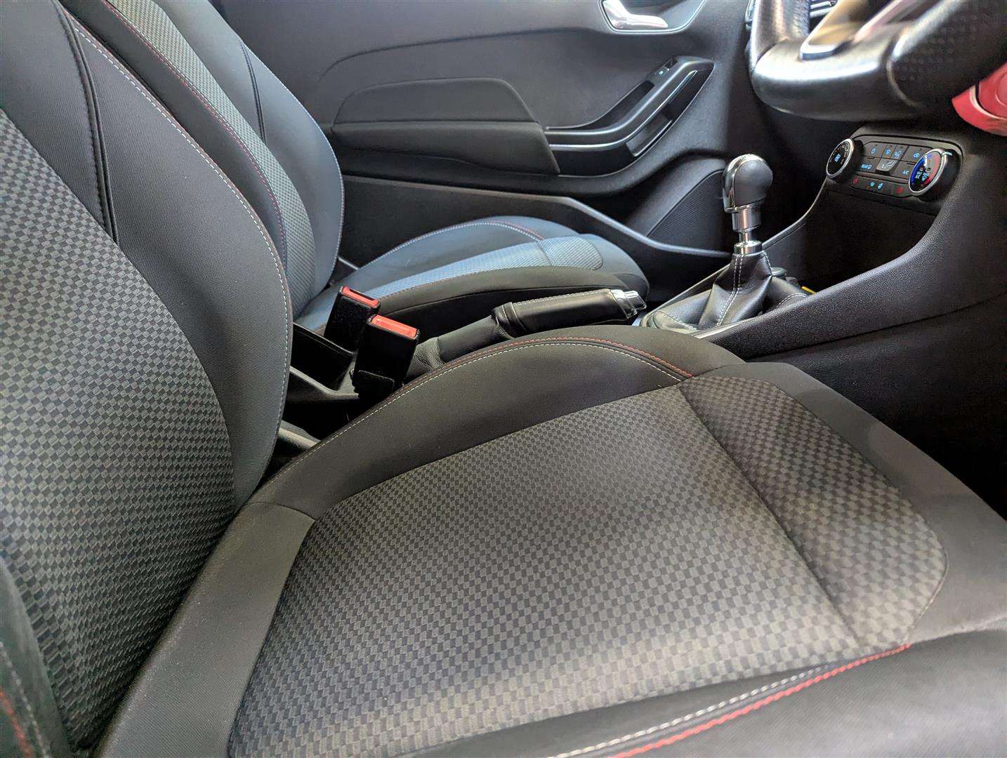<p>2018 FORD FIESTA ST-LINE TURBO</p>