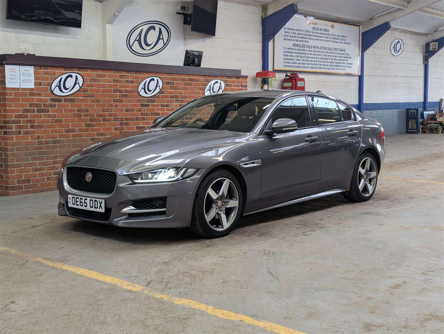 <p>2015 JAGUAR XE R-SPORT D AUTO</p>