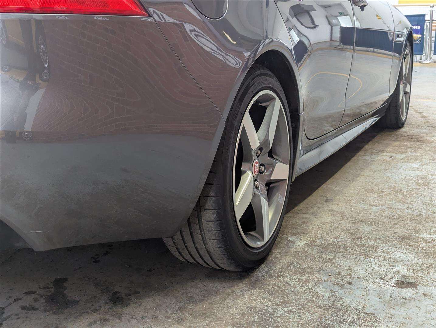 <p>2015 JAGUAR XE R-SPORT D AUTO</p>