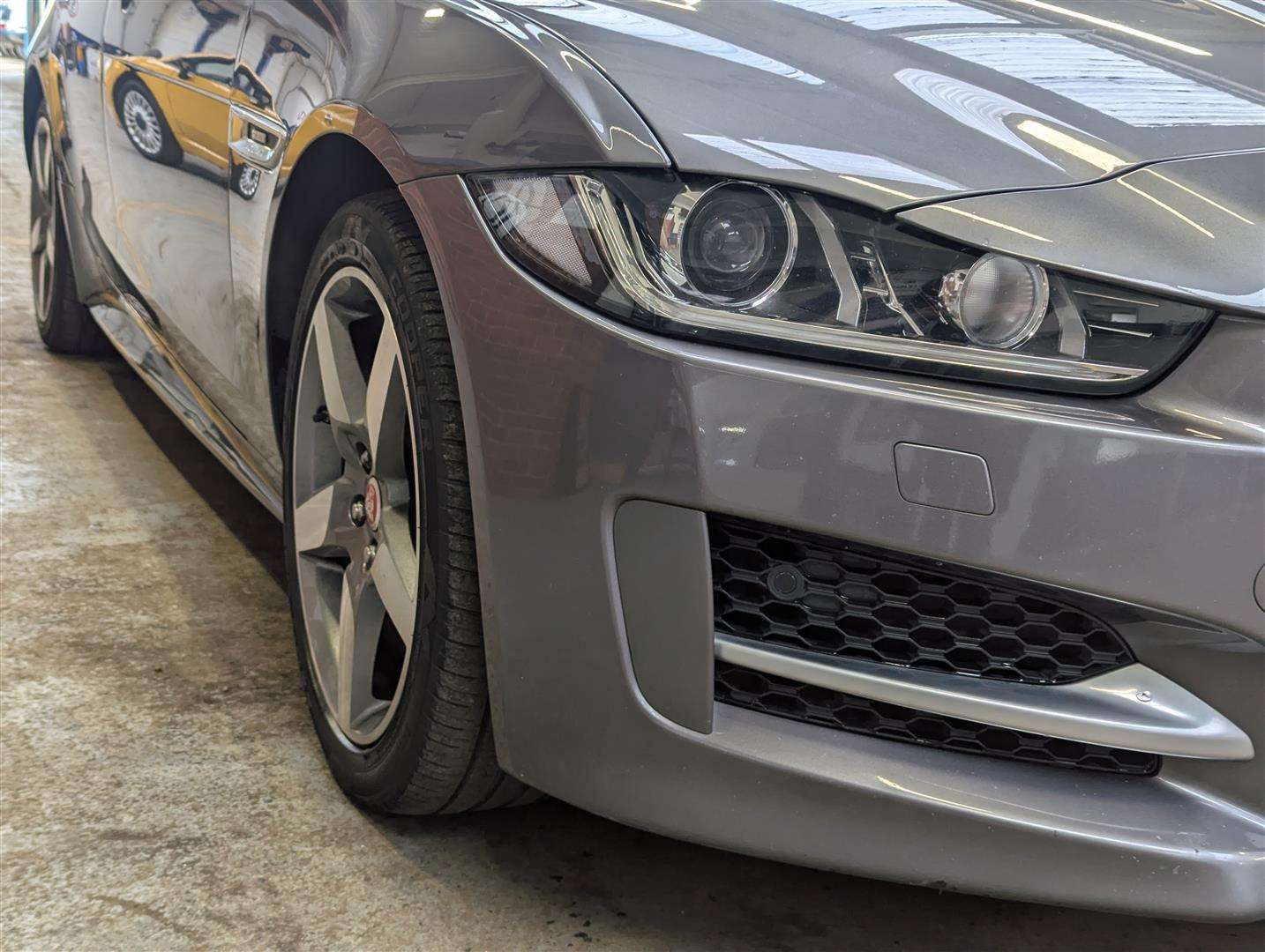 <p>2015 JAGUAR XE R-SPORT D AUTO</p>
