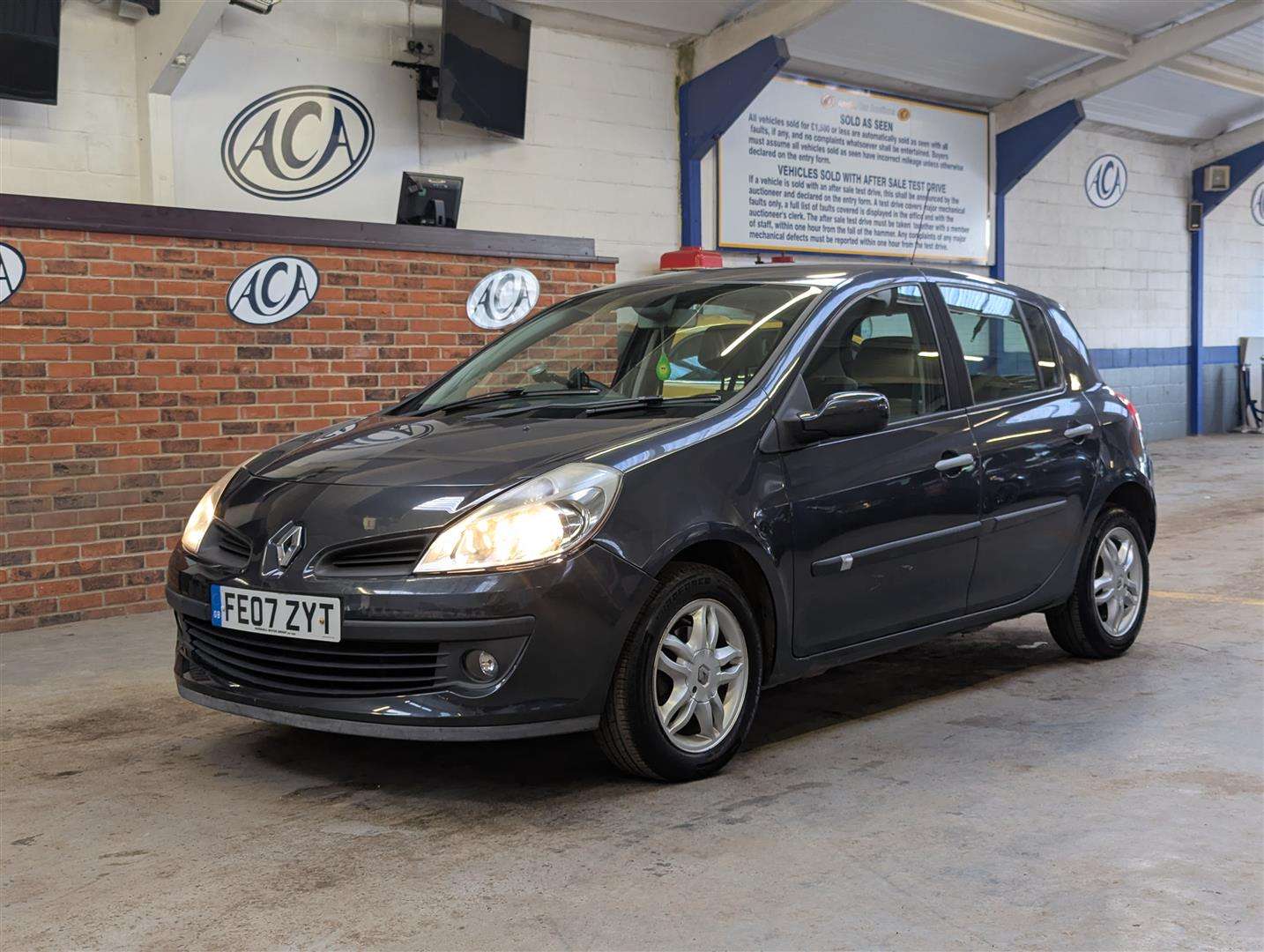 <p>2007 RENAULT CLIO PRIVILEGE 16V</p>