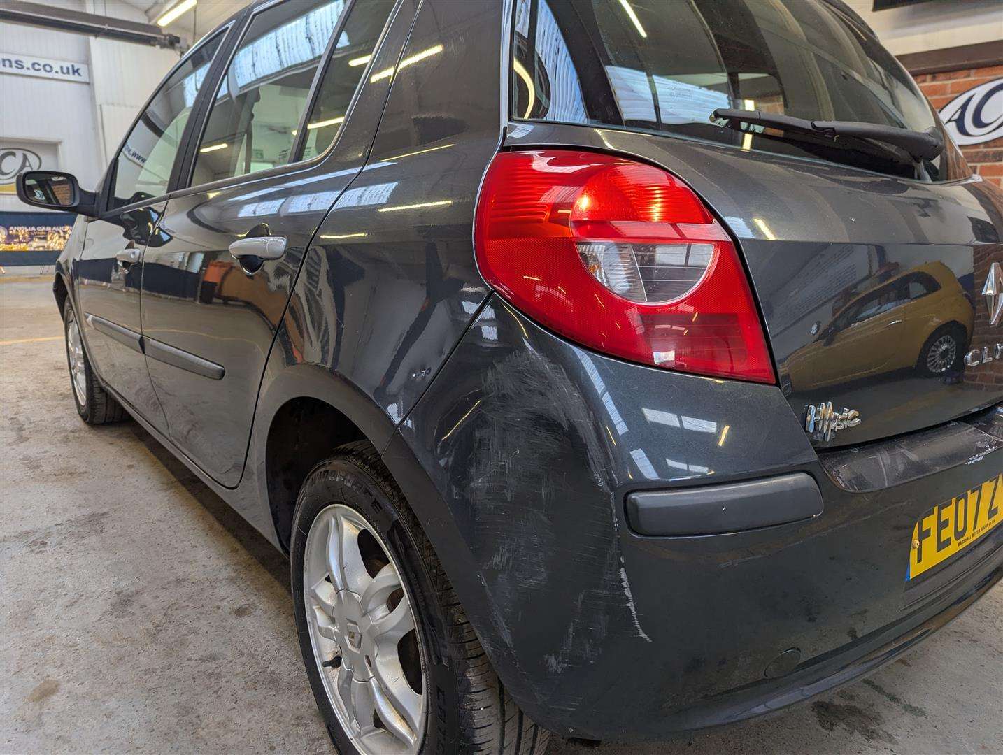 <p>2007 RENAULT CLIO PRIVILEGE 16V</p>