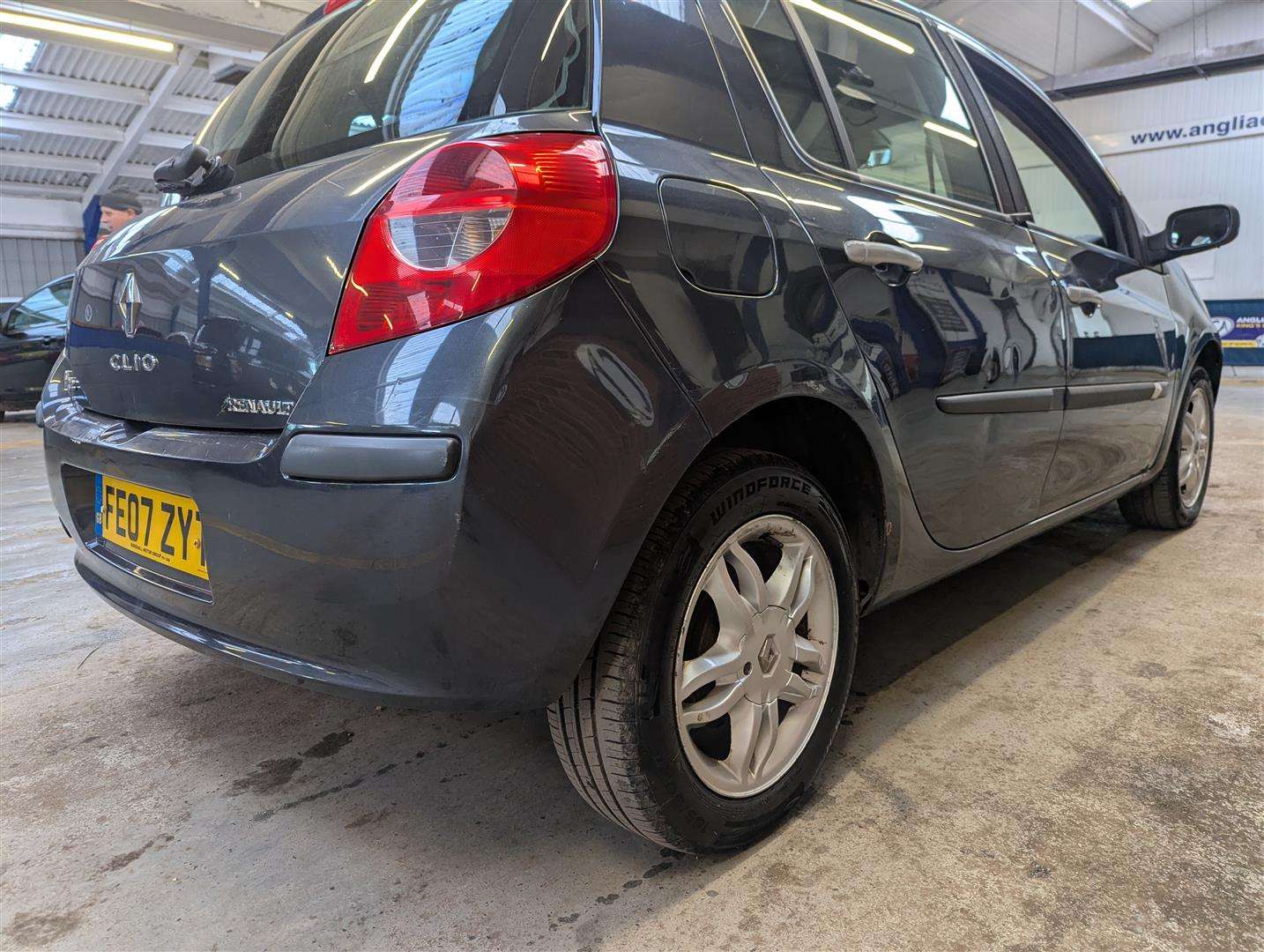 <p>2007 RENAULT CLIO PRIVILEGE 16V</p>