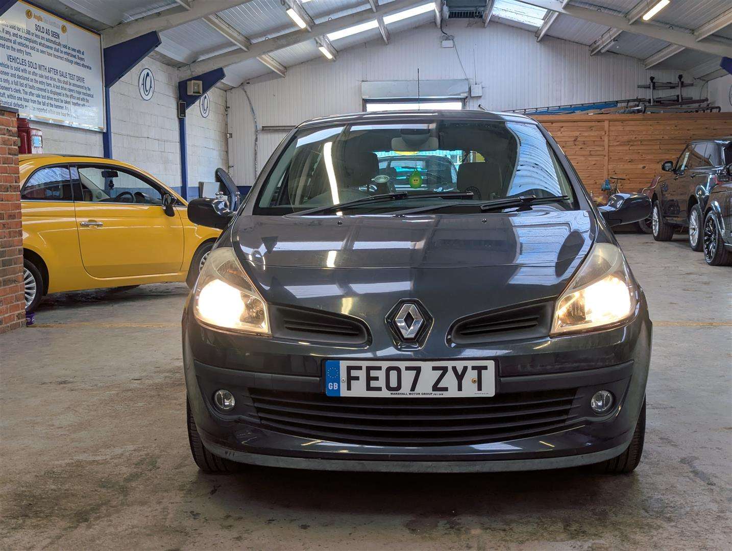 <p>2007 RENAULT CLIO PRIVILEGE 16V</p>