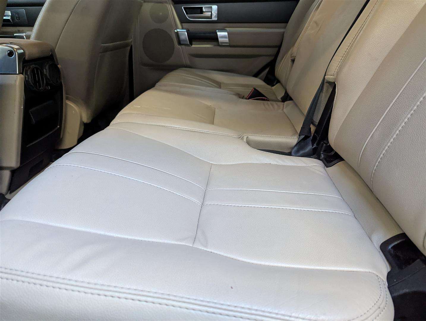 <p>2014 LAND ROVER DISCOVERY XS SDV6 AUTO</p>