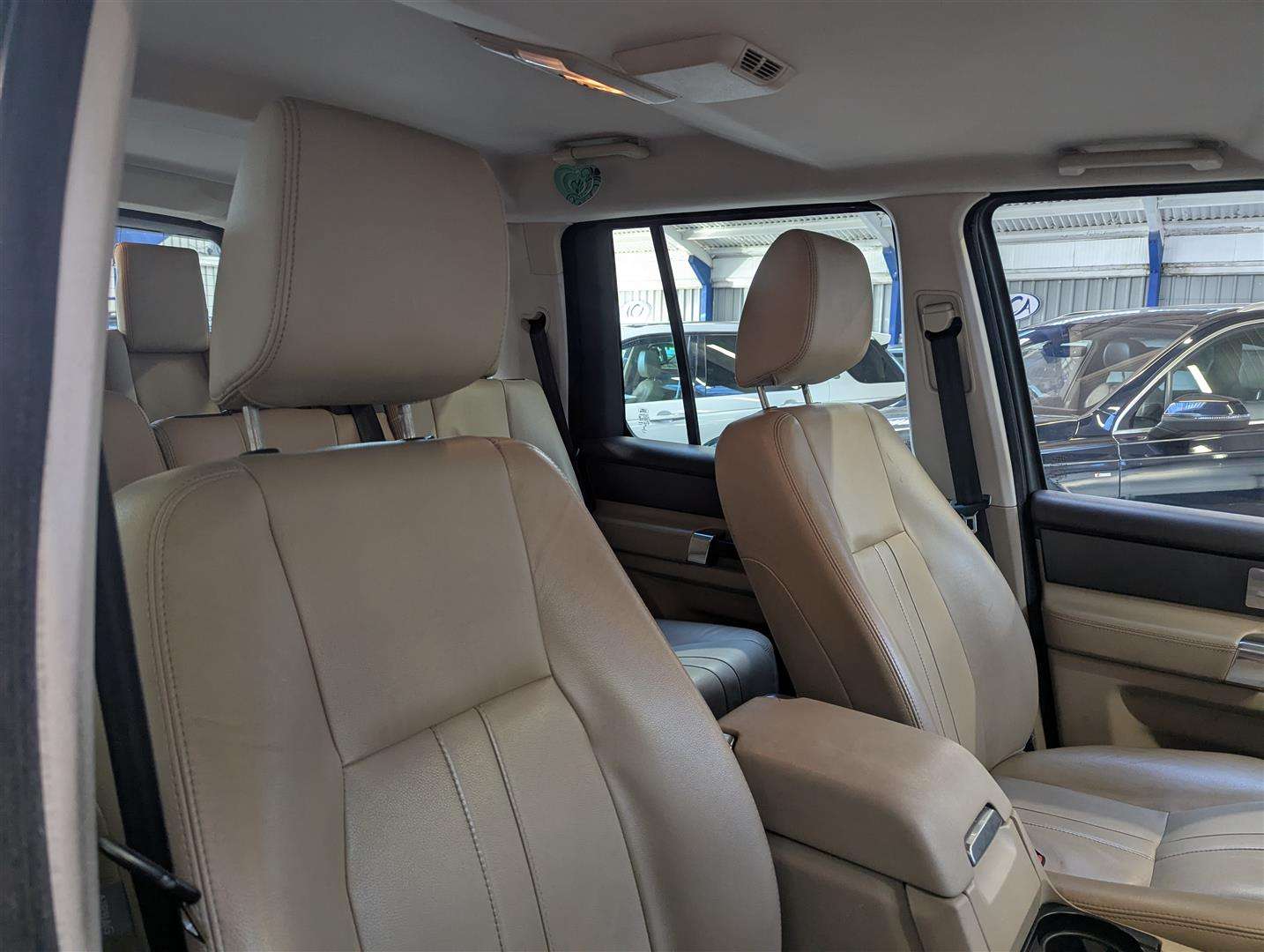 <p>2014 LAND ROVER DISCOVERY XS SDV6 AUTO</p>