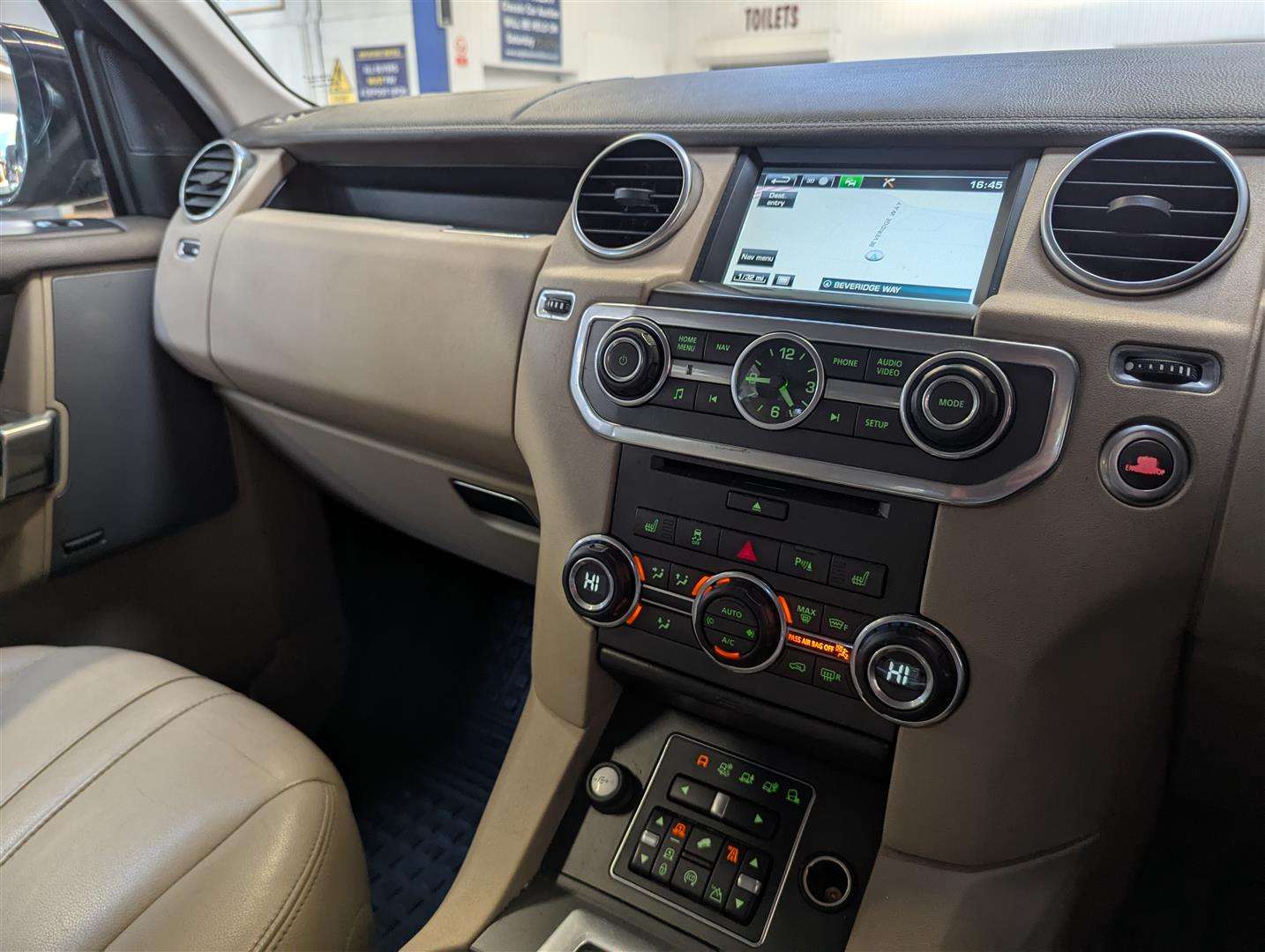 <p>2014 LAND ROVER DISCOVERY XS SDV6 AUTO</p>