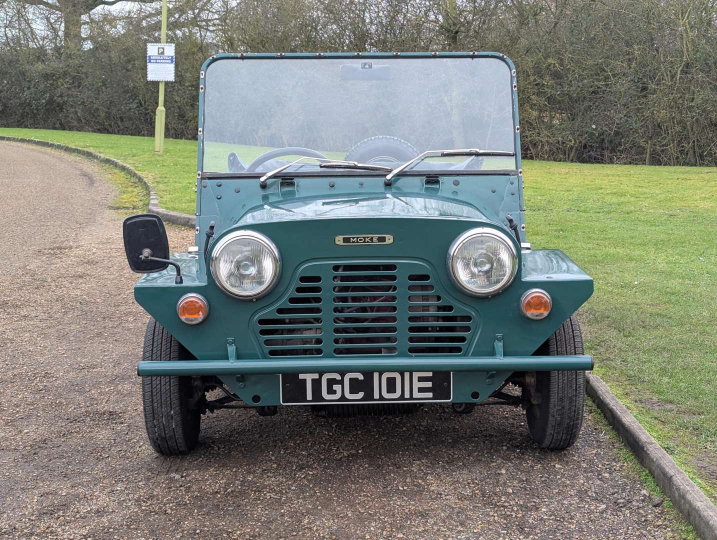 <p>1967 MORRIS MINI MOKE</p>