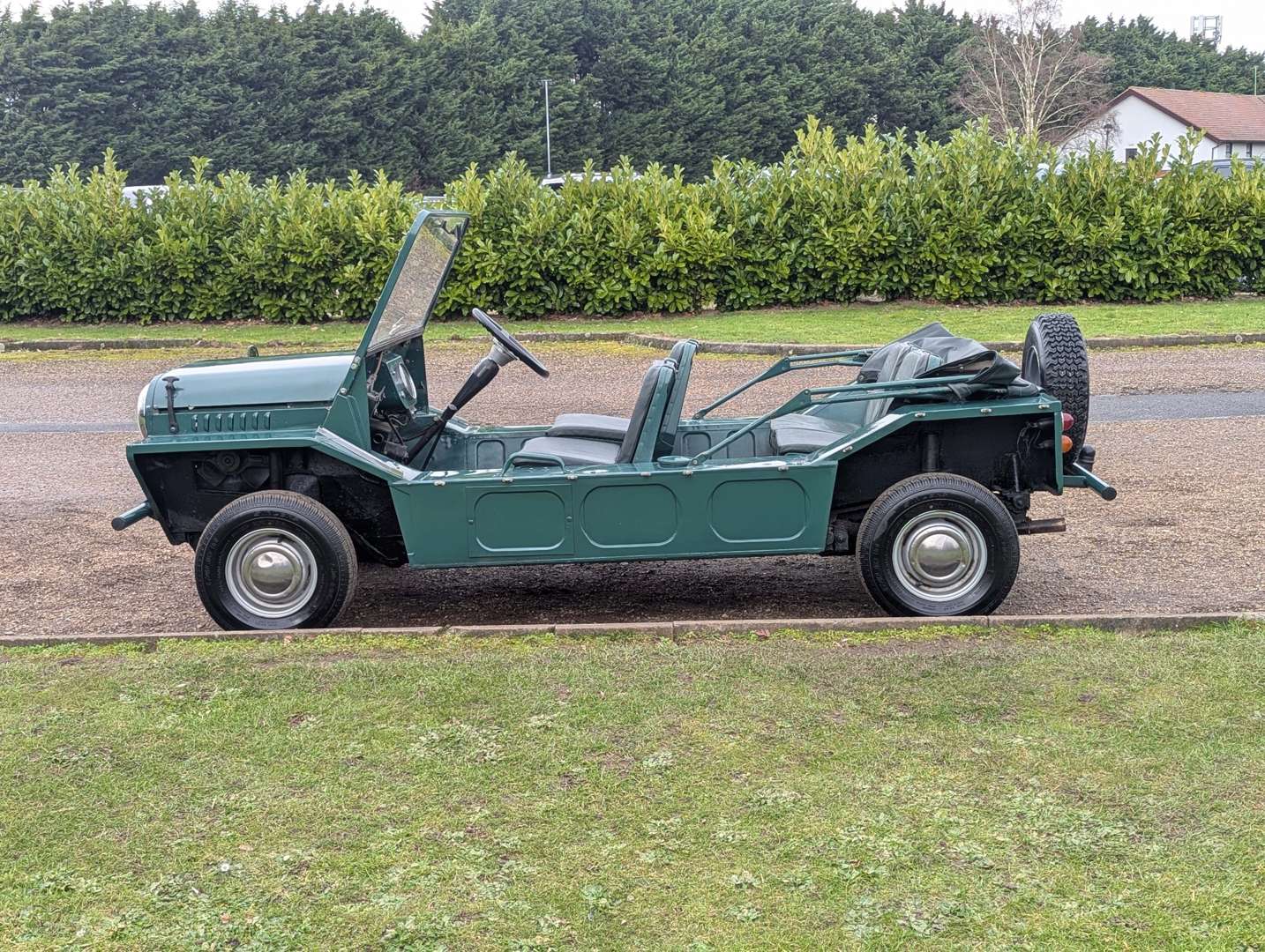 <p>1967 MORRIS MINI MOKE</p>