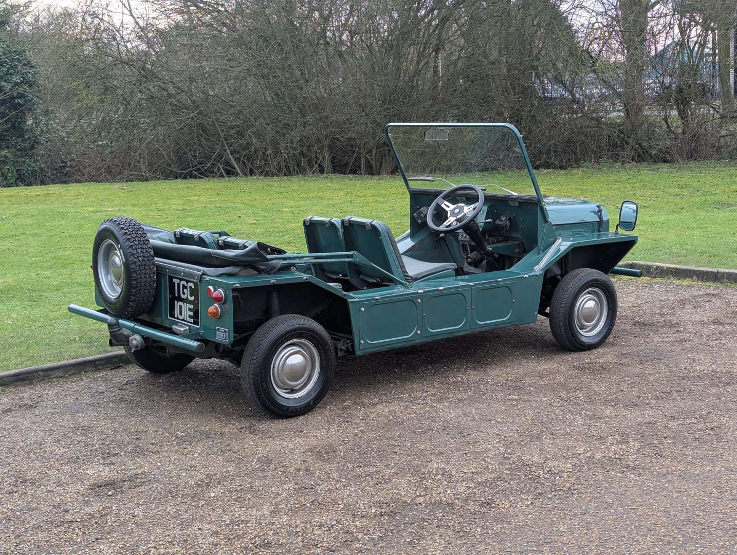 <p>1967 MORRIS MINI MOKE</p>