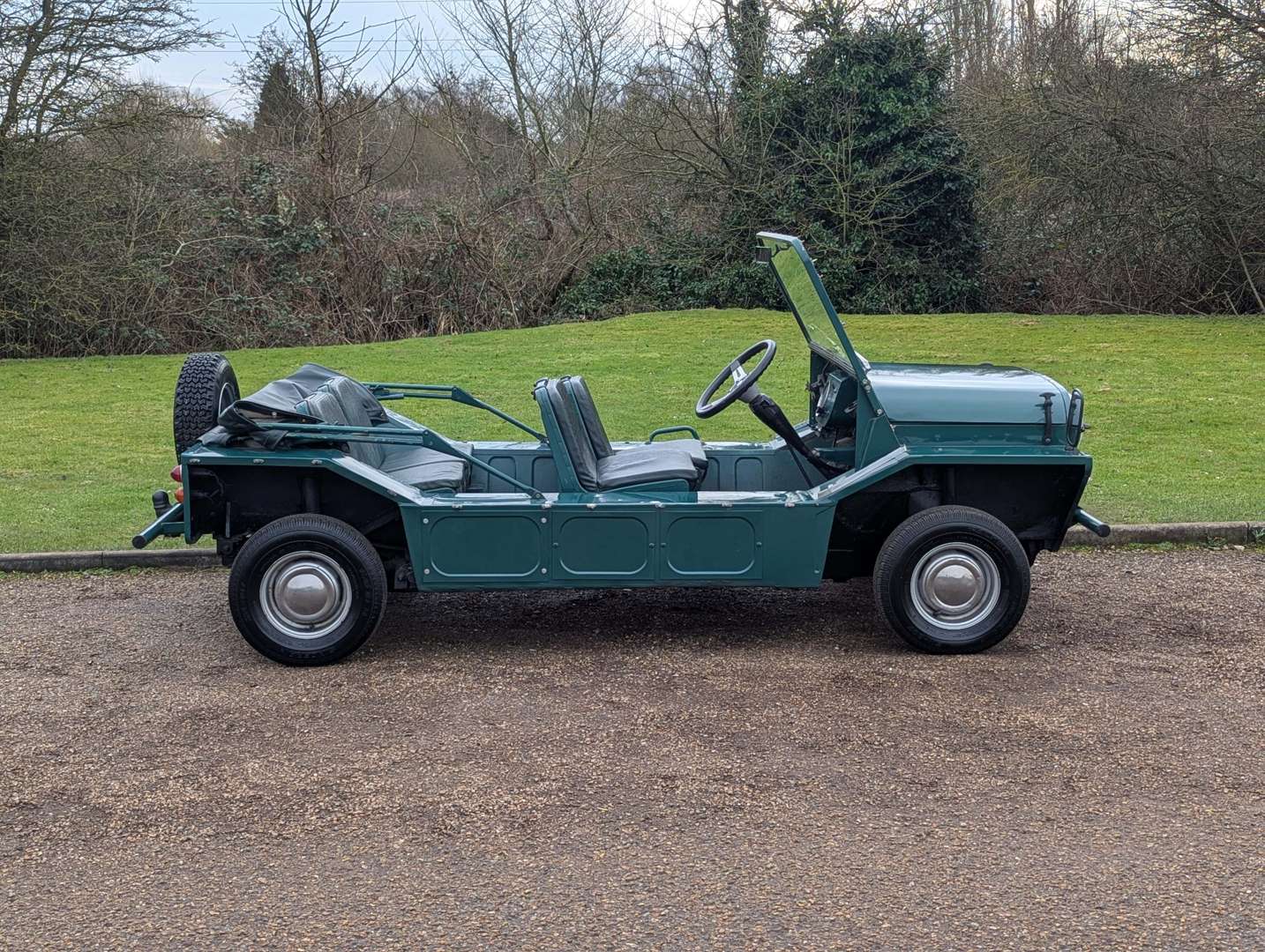 <p>1967 MORRIS MINI MOKE</p>