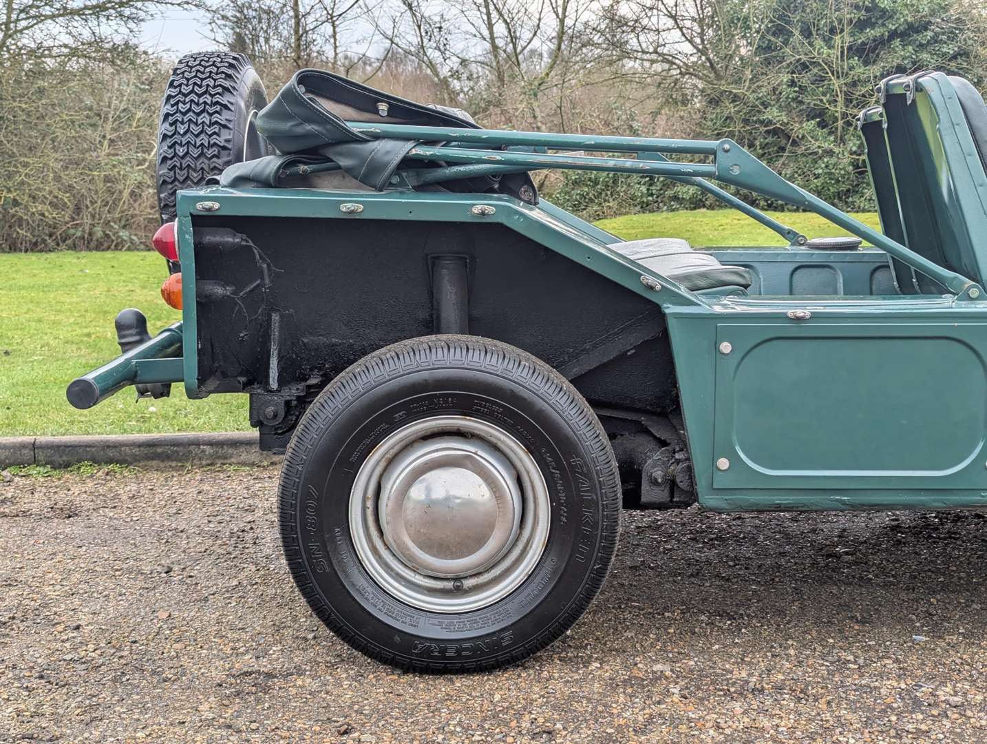 <p>1967 MORRIS MINI MOKE</p>
