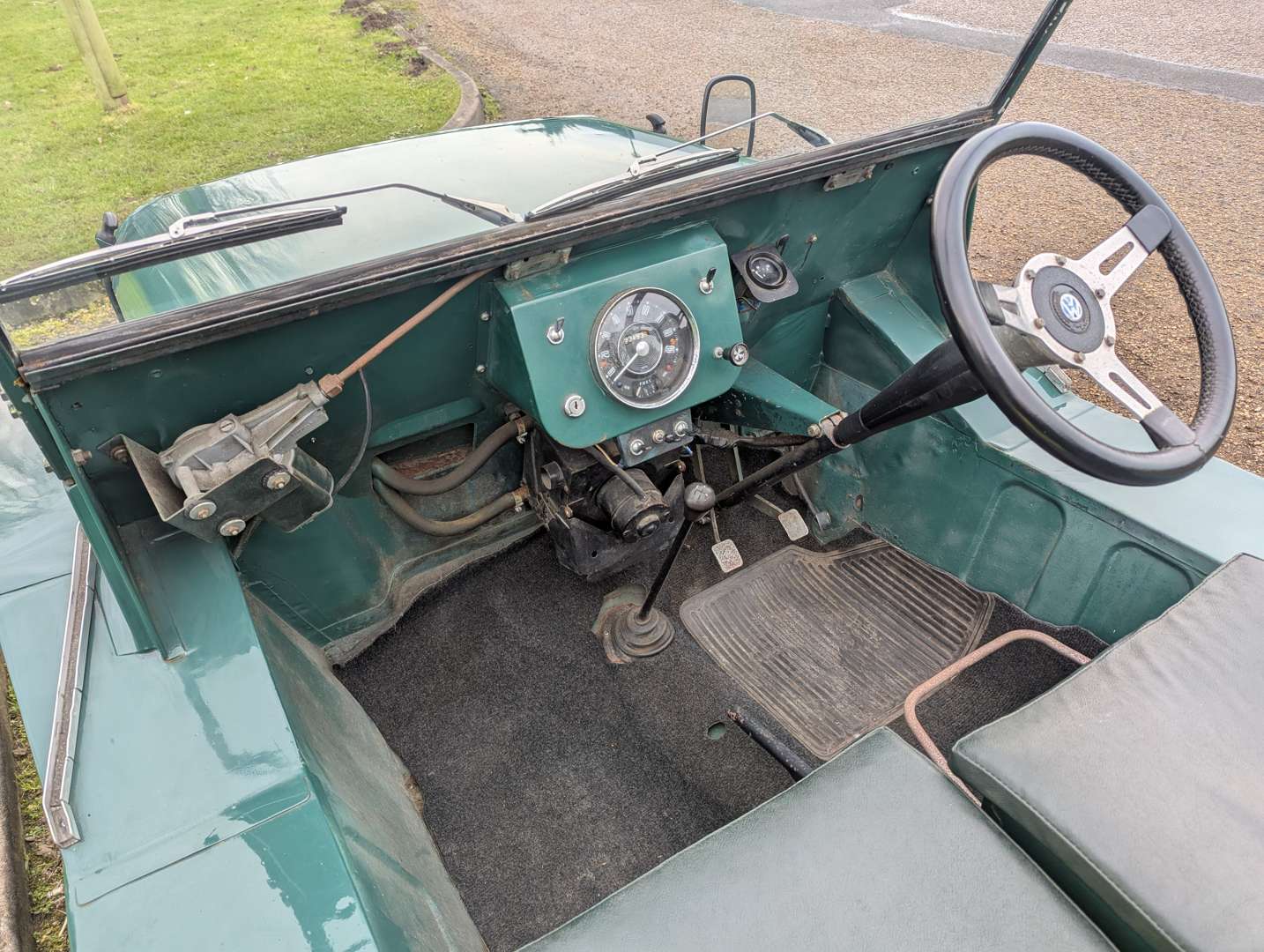 <p>1967 MORRIS MINI MOKE</p>