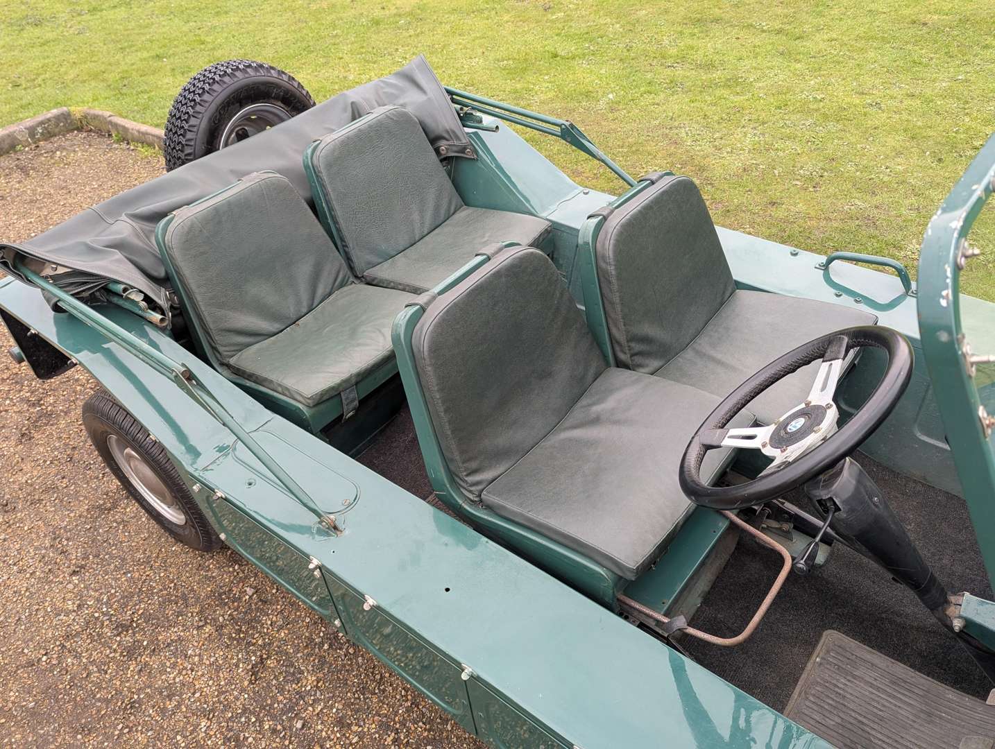 <p>1967 MORRIS MINI MOKE</p>