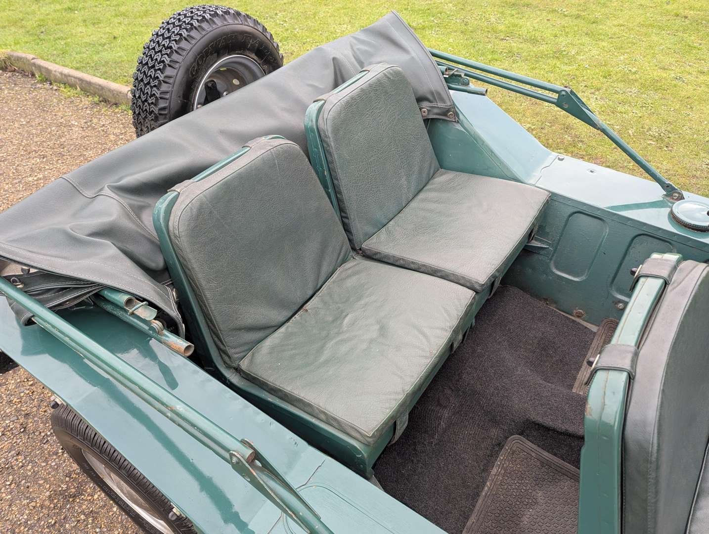 <p>1967 MORRIS MINI MOKE</p>