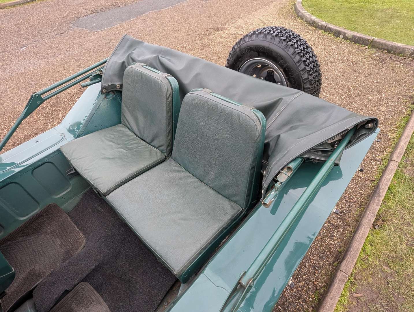 <p>1967 MORRIS MINI MOKE</p>