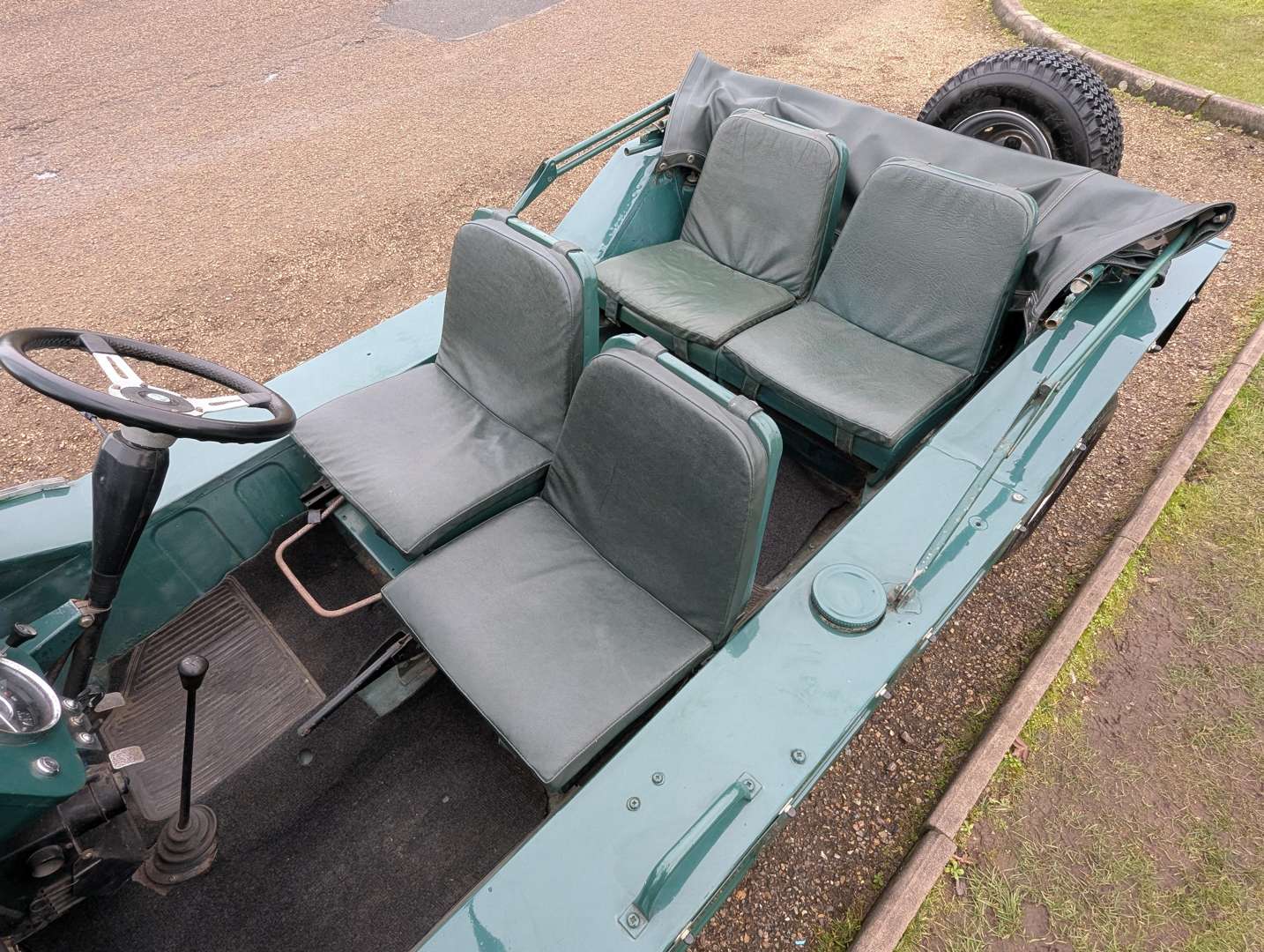 <p>1967 MORRIS MINI MOKE</p>
