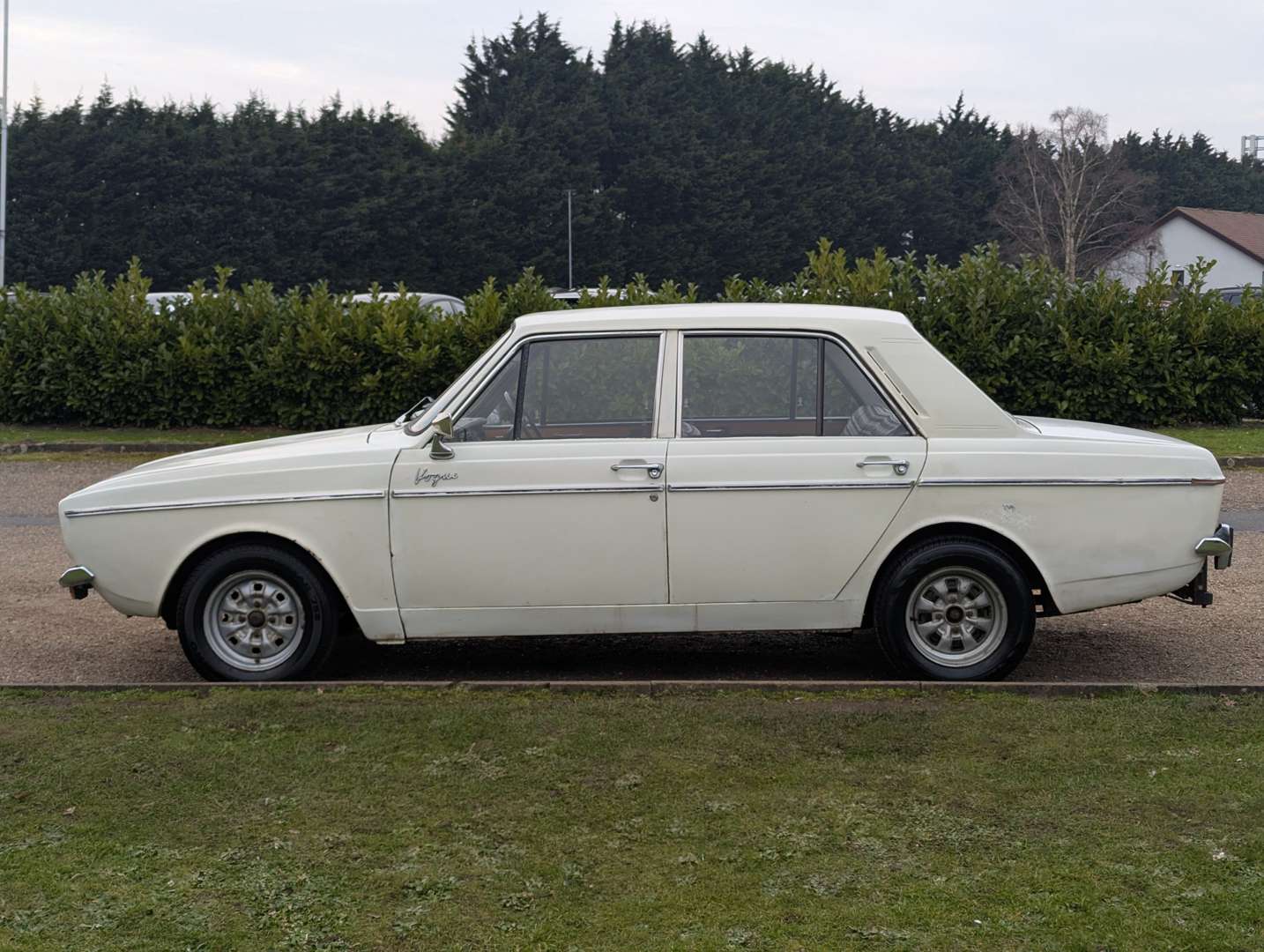 <p>1968 SINGER VOGUE SALOON</p>