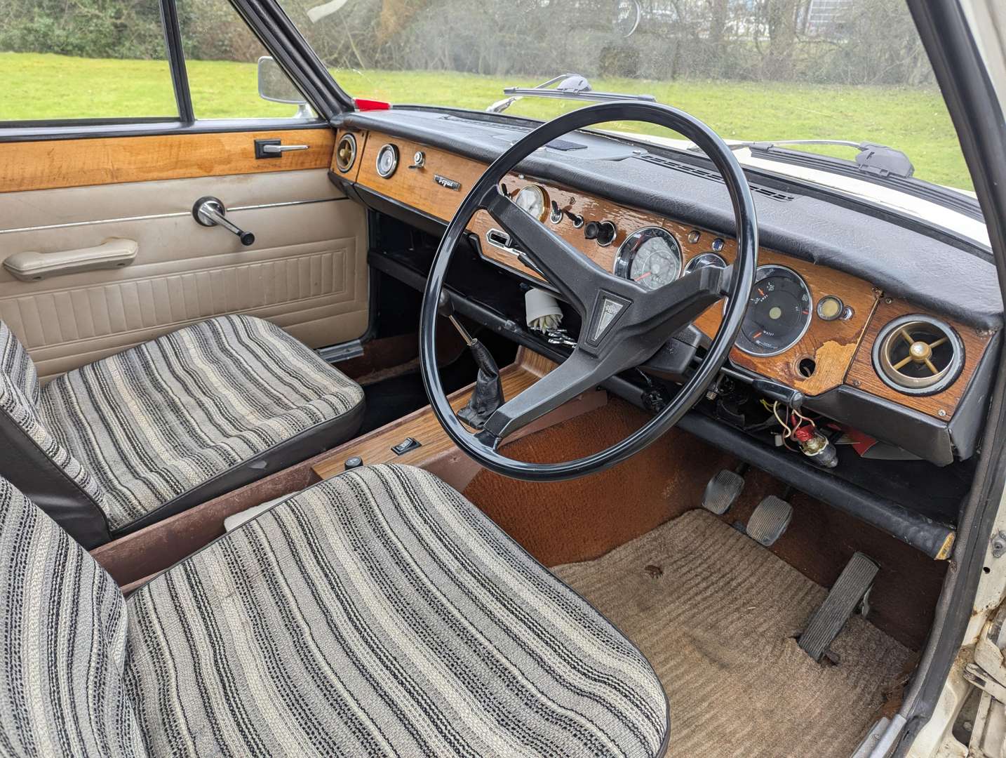 <p>1968 SINGER VOGUE SALOON</p>