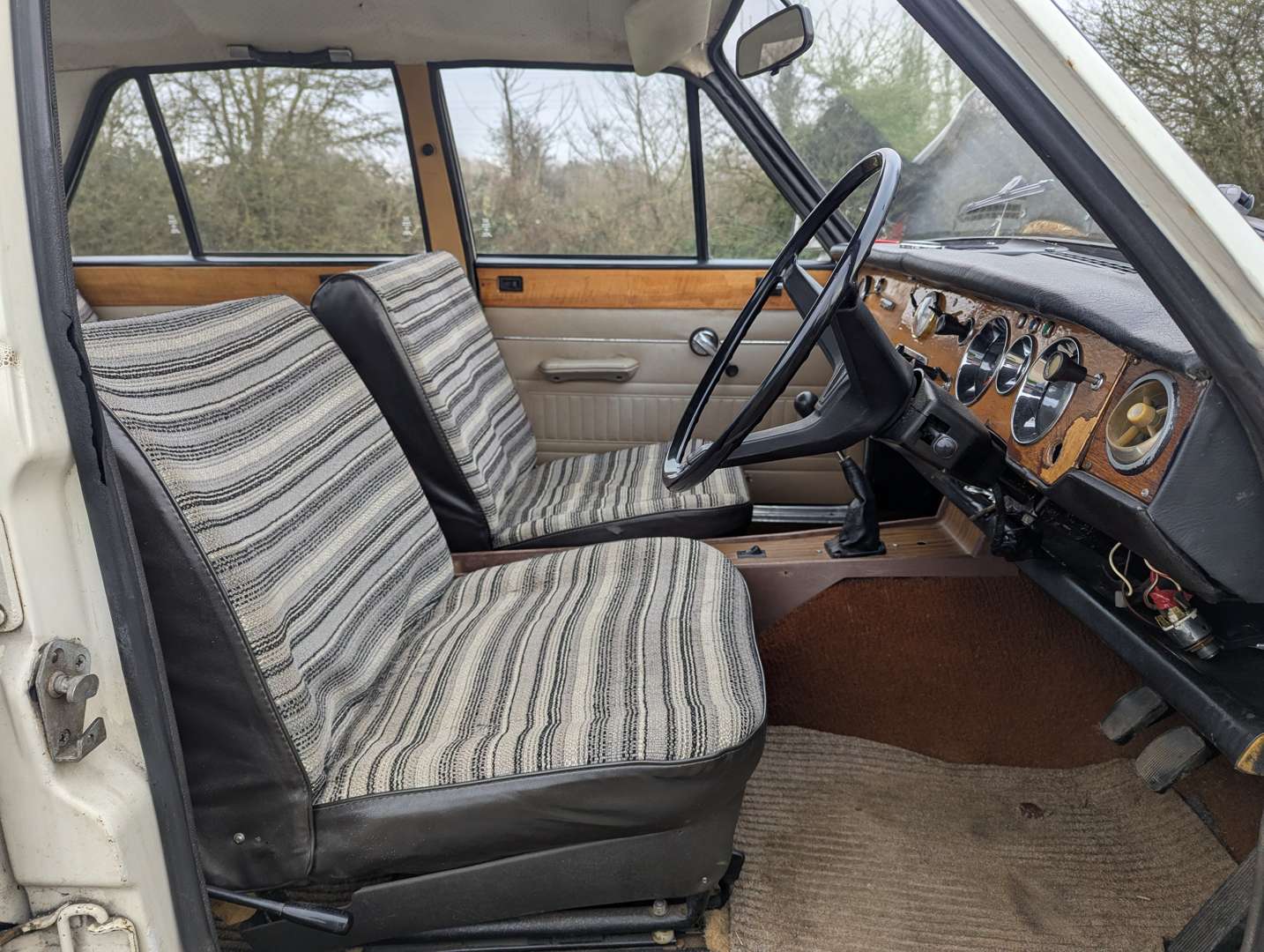 <p>1968 SINGER VOGUE SALOON</p>