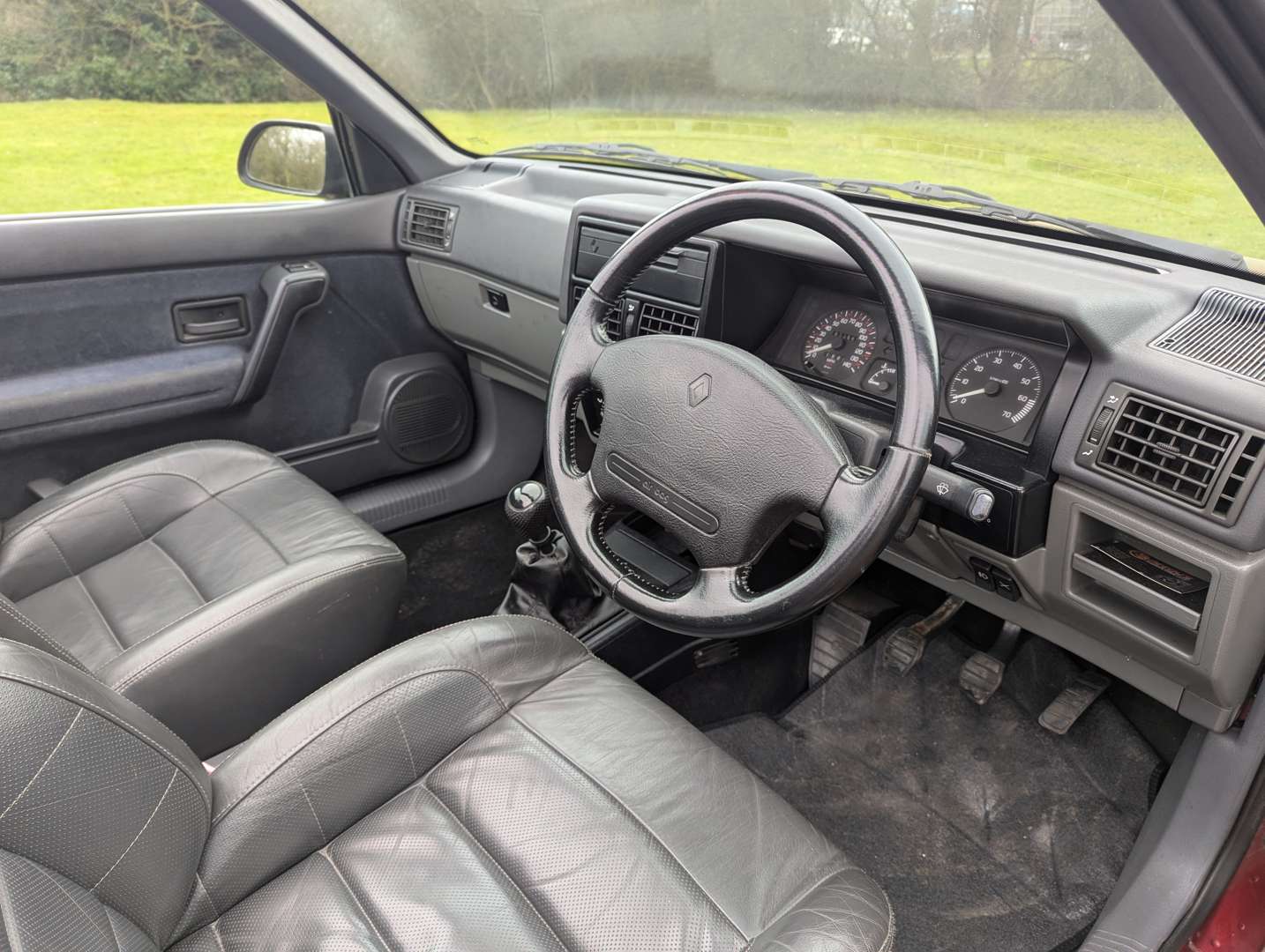 <p>1996 RENAULT 19 RSI EXECUTIVE CONVERTIBLE</p>